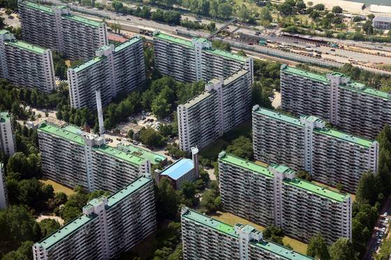 지난달 6일 롯데월드타워전망대에서 본 잠실 주공5단지 모습. 뉴스1