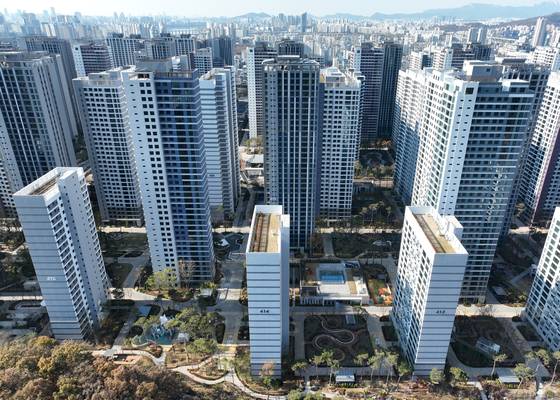 지난해 11월 입주를 시작한 서울 강동구 올림픽파크포레온 단지 모습. 연합뉴스