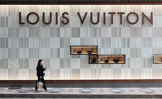 서울 시내 한 루이비통 매장의 모습. 뉴스1