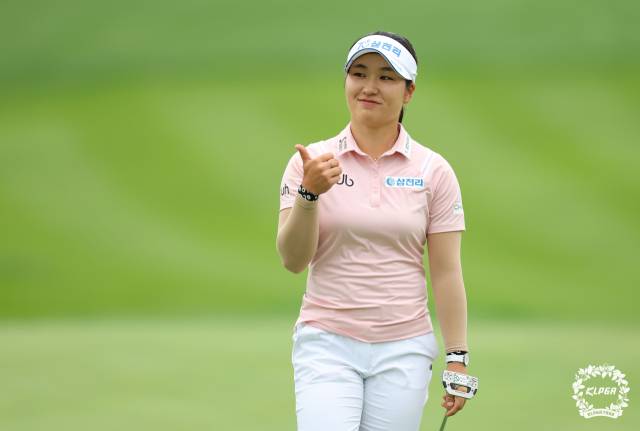 버디를 잡고 기뻐하고 있는 최가빈. 사진 제공=KLPGA