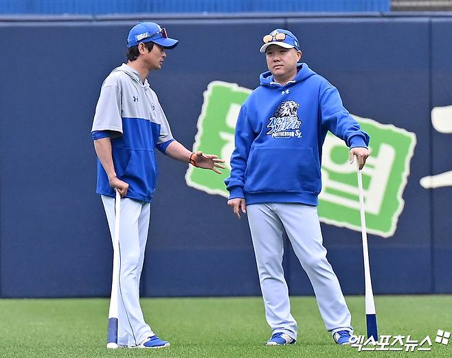 박진만 감독이 이끄는 삼성은 4일 대구 삼성라이온즈파크에서 2025 신한 SOL Bank KBO리그 LG 트윈스와 시즌 12차전을 치른다. 이날 경기 앞두고 삼성은 1군에서 주루 코치를 맡았던 강명구 코치를 엔트리에서 제외하고 퓨처스리그 주루 및 내야수비 코치 정병곤 코치를 콜업했다. 박 감독은 '최근 주루 쪽에서 여러 가지 안 좋은 모습들이 나왔다. 분위기 쇄신 차원의 교체'라고 이유를 설명했다. 엑스포츠뉴스DB