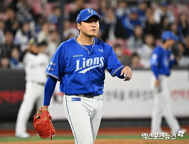 지난 4월 11일 오후 수원KT위즈파크에서 열린 '2025 신한 SOL Bank KBO리그' 삼성 라이온즈와 KT 위즈의 경기, 5회말 1사 1루 삼성 이승현이 KT 강백호의 1루 세이프 여부를 확인하고 있다. 엑스포츠뉴스 DB