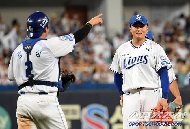 포수 김재성은 전광판에 찍힌 이승현의 투구수 116개를 가리켰다.