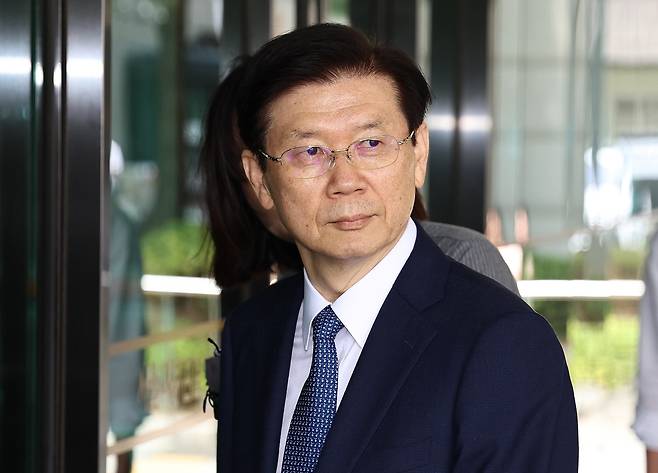 박종준 전 경호처장이 지난 4일 오후 서울 서초구 서울고등검찰청에 마련된 내란특검에 출석하고 있다. /뉴스1