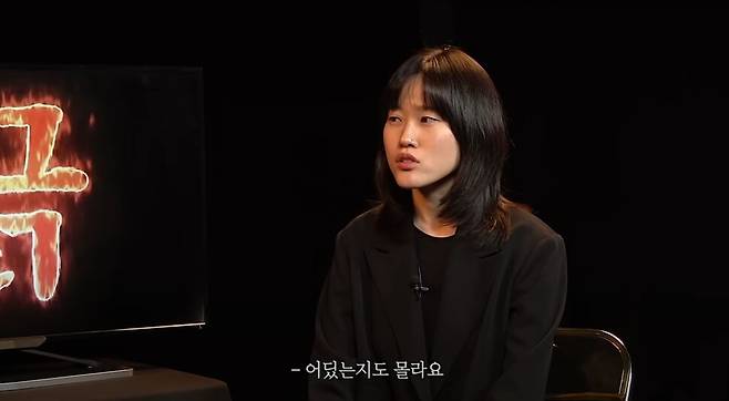 ‘찐따 콘셉트의 서울대 자취녀’로 대중 앞에 등장한 원소윤. ‘피식대학’ 유튜브 채널 갈무리.