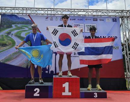 롤러스키 아시안컵 남자 15㎞ 매스스타트 클래식에서 우승한 이건용(가운데). 사진=대한스키협회