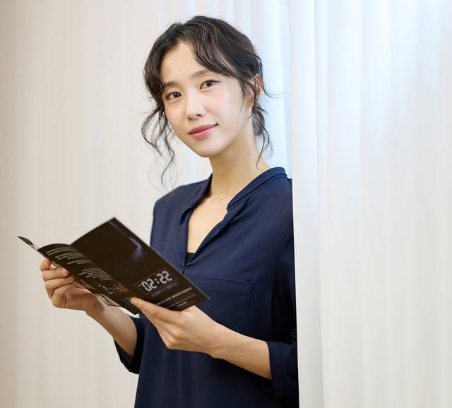 스릴러 연극 ‘2시 22분’에 여주인공 제니 역으로 출연하는 배우 박지연. 올해 데뷔 15주년을 맞은 그는 뮤지컬계 간판 스타지만 2018년부터 연극으로 발을 넓혔다. ‘2시 22분’은 그의 세 번째 연극이다. 신시컴퍼니 제공