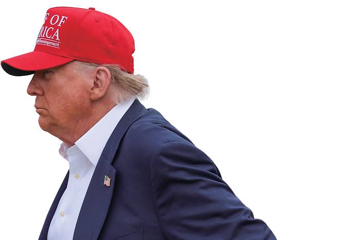 7월1일 도널드 트럼프 미국 대통령이 플로리다 오초피에 위치한 임시 이민자 구금 시설을 시찰한 후 메릴랜드주의 앤드루스 합동기지에 도착하고 있다. ⓒREUTERS