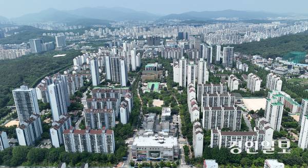 분당재건축 지역 중 군공항인 서울공항에 따른 고도제한(건축고도제한)에 묶여있는 이매동·야탑동 지역의 건축제한이 완화된다. 사진은 본격적인 재건축을 앞두고 있는 분당신도시 모습. /경인일보DB