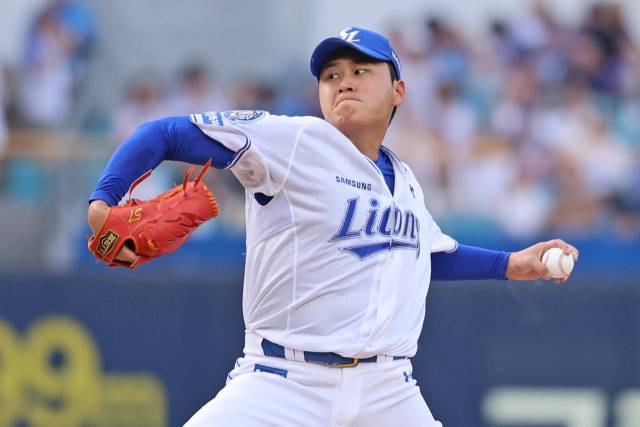 삼성 라이온즈의 이승현이 4일 대구에서 열린 LG 트윈스와의 경기에 선발 등판해 역투하고 있다. 삼성 제공