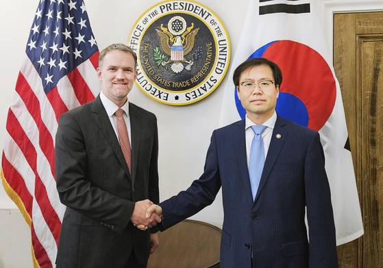 여한구 산업통상자원부 통상교섭본부장이 5일(현지시간) 미국 워싱턴DC 미국무역대표부(USTR)에서 제이미슨 그리어 USTR 대표와 면담했다. 사진 산업통상자원부