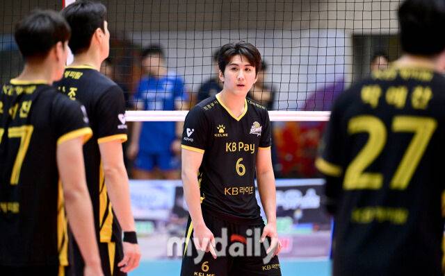 사인을 내는 박현빈./단양=유진형 기자