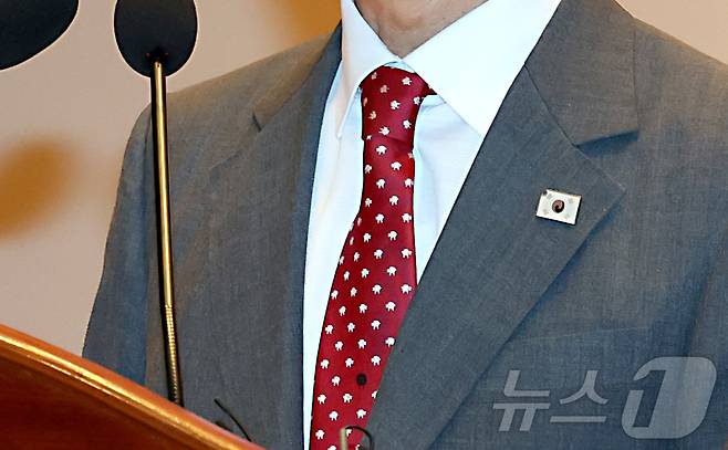 김민석 국무총리가 7일 오전 세종시 정부세종청사 대강당에서 열린 취임식에서 양이 그려진 넥타이를 매고 취임사를 하고 있다. 2025.7.7/뉴스1 ⓒ News1 김기남 기자