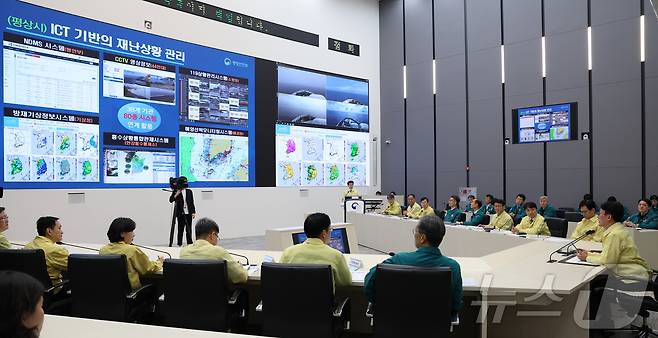 김민석 국무총리가 7일 오전 세종시 정부세종청사 중앙재난안전상황실에서 여름철 재난 대비 상황을 점검하며 발언하고 있다. 2025.7.7/뉴스1 ⓒ News1 김기남 기자