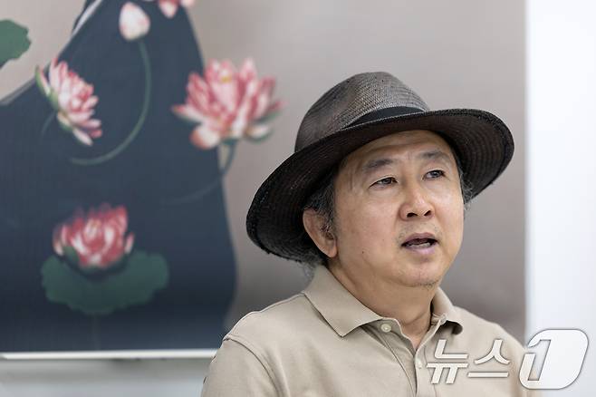 연극 '삼매경'의 배우 지춘성이 7일 서울 중구 국립극단에서 열린 라운드 인터뷰에서 질문에 답하고 있다. 2025.7.7/뉴스1 ⓒ News1 이승배 기자