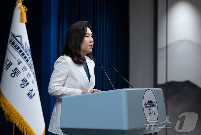 강유정 대통령실 대변인이 7일 서울 용산 대통령실 청사에서 청년담당관 신설 및 채용 관련 브리핑을 하고 있다. 2025.7.7/뉴스1 ⓒ News1 이재명 기자