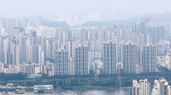 남산에서 바라본 서울 강남권 아파트 단지들의 모습