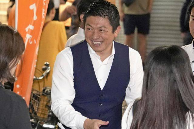 가미야 소헤이 일본참정당 대표가 지난달 21일 도쿄 도내에서 참의원 선거 운동을 하고 있다. 도쿄=교도·AP 연합뉴스