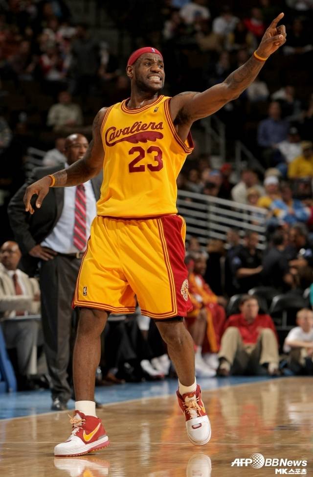르브론 ‘킹’ 제임스의 마지막 행선지는 결국 ‘친정’ 클리블랜드 캐벌리어스가 될까. 사진=AFPBBNews=News1