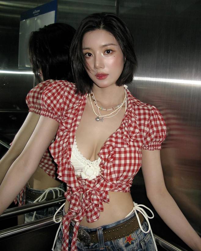 권은비가 올해 워터밤에선 섹시한 카우걸로 변신해 관객 환호를 이끌어냈다. /사진=인스타그램 갈무리