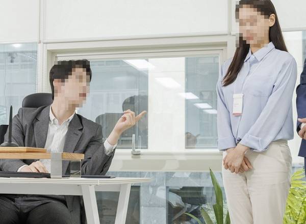 '빙부상' '빙모상' 단어 뜻을 모르는 신입사원에게 무안을 준 직장 동료 때문에 기분이 상했다는 직장인 사연이 화제다. 사진은 기사의 이해를 돕기 위한 자료 사진. /사진=클립아트코리아
