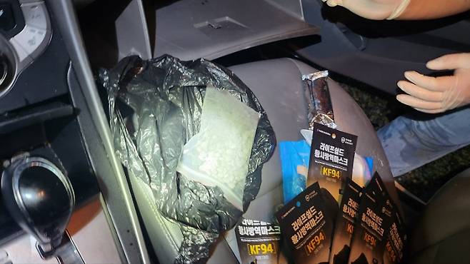 차량 내 선글라스 보관함에서 발견된 마약류. 충남경찰청 제공
