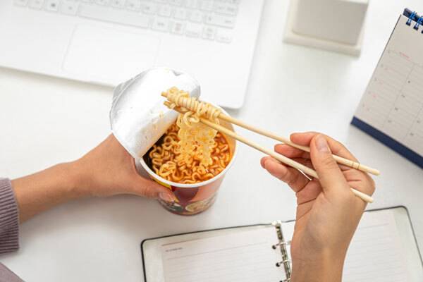 소시지 등 육가공품이나 라면과 같은 트랜스지방이 많은 식품은 대장 건강에 좋지 않다. 기사의 이해를 돕기 위한 자료사진. 클립아트코리아