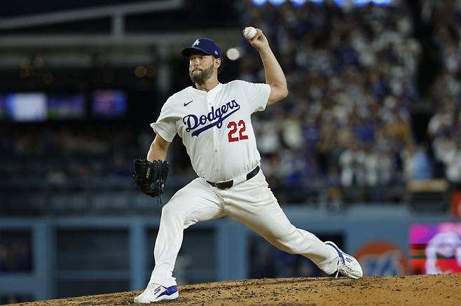 다저스 커쇼는 ‘레전드 픽’으로 통산 11번째 올스타전에 출전한다.|AP 뉴시스