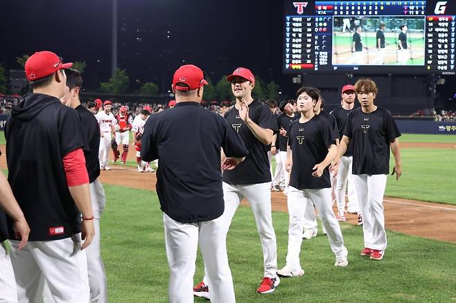 KIA는 전반기 막판 부상자가 속출하며 버티기에 돌입했지만, 기대 이상의 성적을 거두며 상위권 경쟁에 뛰어들었다. 사진제공|KIA 타이거즈