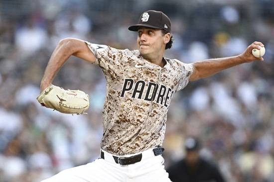 샌디에이고 파드리스 카일 하트가 7일(한국시간) 미국 캘리포니아주 샌디에이고의 펫코 파크에서 열린 2025 메이저리그(MLB) 텍사스 레인저스와 홈 경기에 팀의 두 번째 투수로 등판해 3⅔이닝 퍼펙트 피칭을 펼쳤다. 연합뉴스