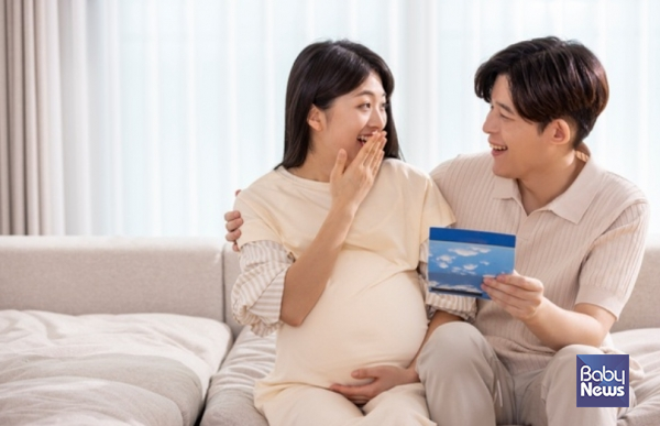 저출산에 대응하기 위해 금융권에서는 '결혼–임신·출산–양육' 등 생애주기 단계에 맞춰 다양한 혜택을 담은 금융상품을 선보이고 있다. ⓒ베이비뉴스