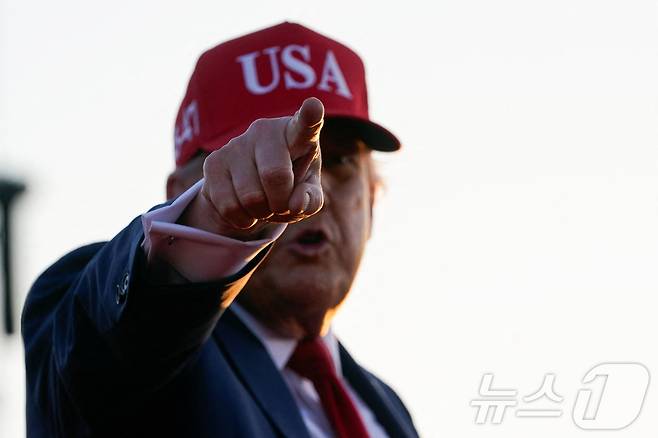 3일(현지시간) 도널드 트럼프 미국 대통령이 아이오와주 디모인 국제공항에서 열린 '아메리카250' 주최 행사에서 연설하고 있다. 2025.07.03 ⓒ 로이터=뉴스1 ⓒ News1 김지완 기자
