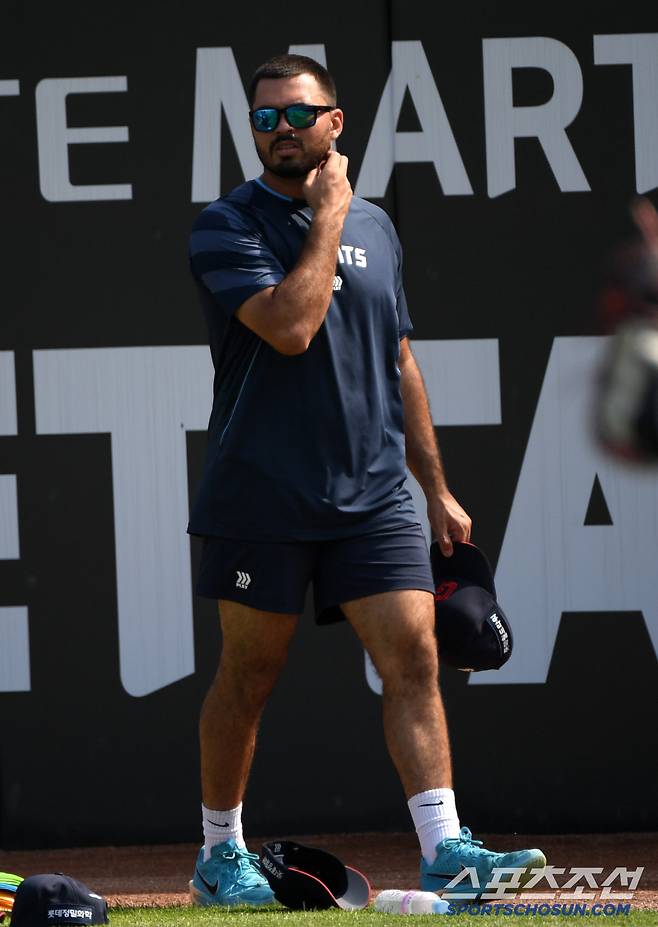 3일 부산 사직구장에서 열린 롯데 자이언츠와 LG 트윈스의 경기. 롯데 감보아가 러닝을 하고 있다. 부산=박재만 기자 pjm@sportschosun.com/2025.07.03/