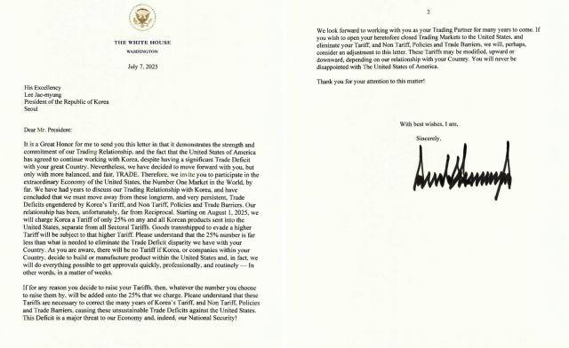 트럼프 대통령은 7일(현지시간) 본인 사회관계망서비스(SNN) 트루스소셜을 통해 이재명 대통령에게 다음 달 1일부터 모든 한국산 제품에 25% 상호관세를 부과하겠다는 서한을 보냈다고 밝혔다. /트루스소셜