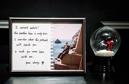 포토 부스 전용으로 제작된 카메라를 사용하는 이터널로그. 홍대점과 성수점 각각 다른 인화지를 활용하고 있다.