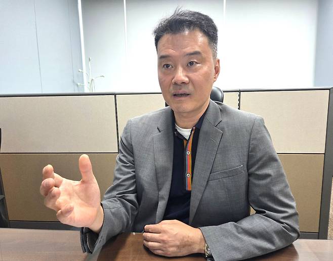 이준상 성균관대 교수는 4일 인터뷰에서 "재정 적자가 심할 때 정부가 지출을 늘리면 재정 흑자일 때보다 물가를 더 상승시킨다"고 말했다./김기훈 기자