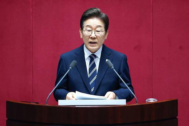 이재명 대통령이 지난 6월 26일 오전 서울 여의도 국회에서 2025년도 제2회 추가경정예산안의 국회 통과를 부탁하는 시정연설을 하고 있다./뉴스1