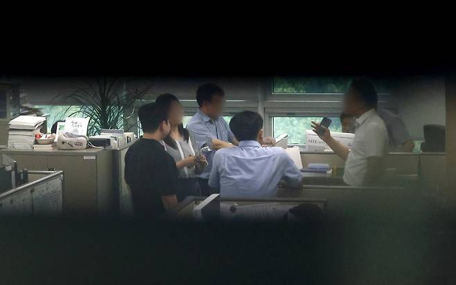 김건희 여사의 ‘공천개입 의혹’ 수사하는 특별검사팀이 8일 서울 여의도 국회 의원회관에서 윤상현 국민의힘 의원실을 압수수색 하고 있다. 2025.07.08. 뉴시스