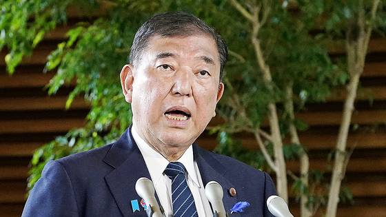 이시바 시게루 일본 총리가 8일 총리 관저에서 일본에 대한 미국의 상호관세 25% 통보 서한에 대해 "안이한 타협은 하지 않겠다"는 발언을 하고 있다. 교도·로이터=연합뉴스