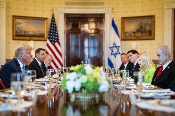 도널드 트럼프 미국 대통령(왼쪽)과 베냐민 네타냐후 이스라엘 총리(오른쪽)는 7일(현지시간) 미 워싱턴 DC 백악관에서 만찬을 가졌다. EPA=연합뉴스
