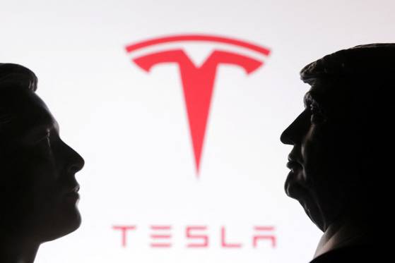 트럼프와 머스크의 관계는 테슬라 주식에 영향을 미치고 있다. 로이터=연합뉴스