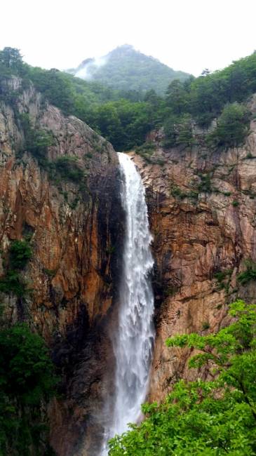 ▲ ‘구천은하(九天銀河)’ 대승폭포의 물줄기가 실로 장쾌하다.