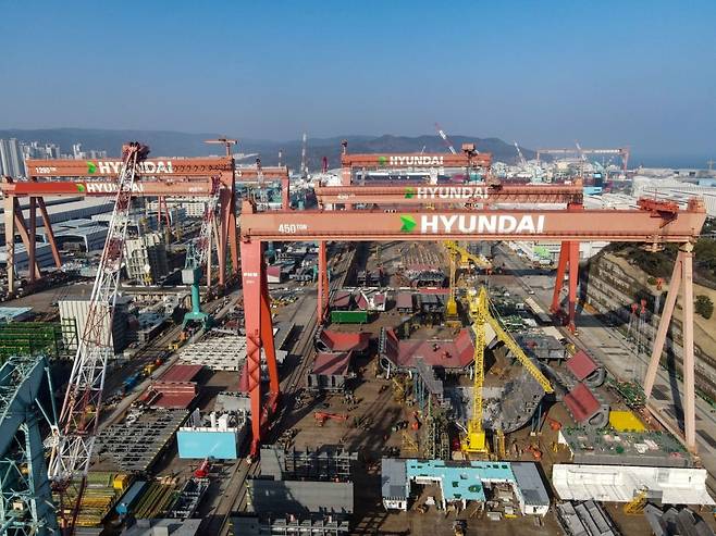 HD현대중공업 울산 조선소에서 액화천연가스(LNG) 선박이 건조되고 있다. 사진=HD현대중공업