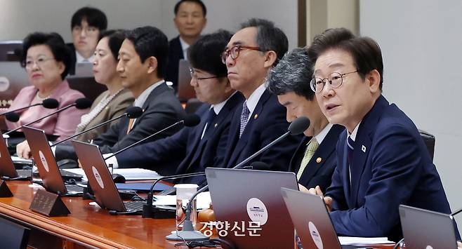 이재명 대통령이 1일 서울 용산 대통령실 청사에서 열린 국무회의에 참석하고 있다.김창길 기자