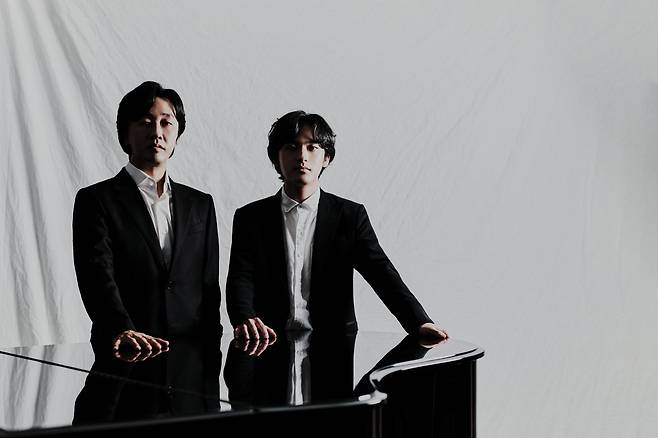 피아니스트 손민수(왼쪽)와 임윤찬 ⓒShin-joong Kim/MOC
