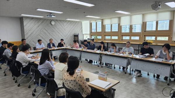 2025 사회적 대화 활성화(비활성화 지역)를 위한 간담회가 개최되고 있다. 경기도노사민정협의회 제공