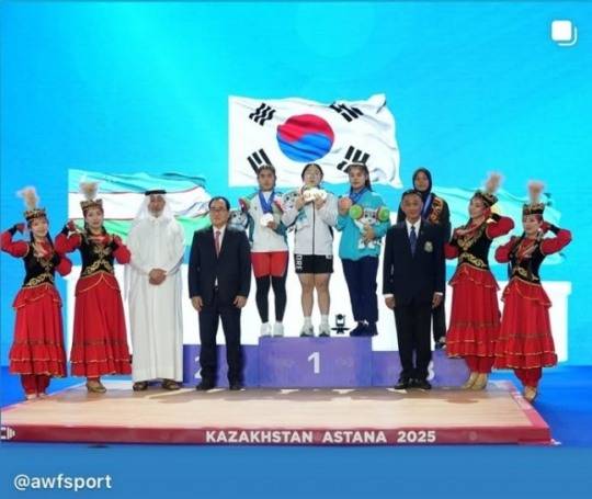 이다연, 2025 아시아유소년역도선수권 우승 / 아시아역도연맹 인스타그램 캡처