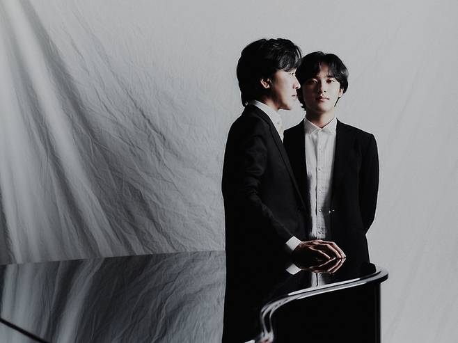 14·15일 ‘현대카드 컬처프로젝트 30’ 공연에서 리하르트 슈트라우스의 ‘장미의 기사’ 등을 네 개의 손으로 함께 연주하는 피아니스트 손민수와 임윤찬(왼쪽부터). 이들은 임윤찬이 13살일 때 만난 사제지간이다. 사진제공=목프로덕션