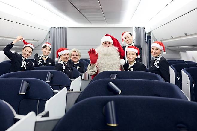 밋앤그릿 행사로 핀에어를 타고 한국에 방문한 산타클로스. /사진= 핀에어