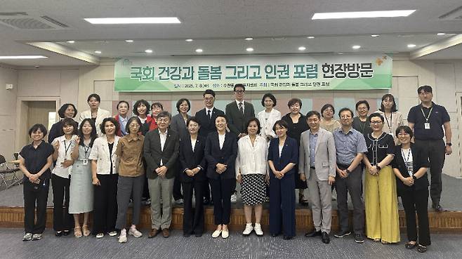 국회의원 연구모임 '건강과 돌봄 그리고 인권 포럼' 소속 권향엽·김윤·남인순·백선희·서미화·이수진·전종덕·전진숙 국회의원 8명이 8~9일 이틀간 광주를 방문, 광주시 통합돌봄 정책과 실천 현장을 둘러봤다. 광주광역시 제공